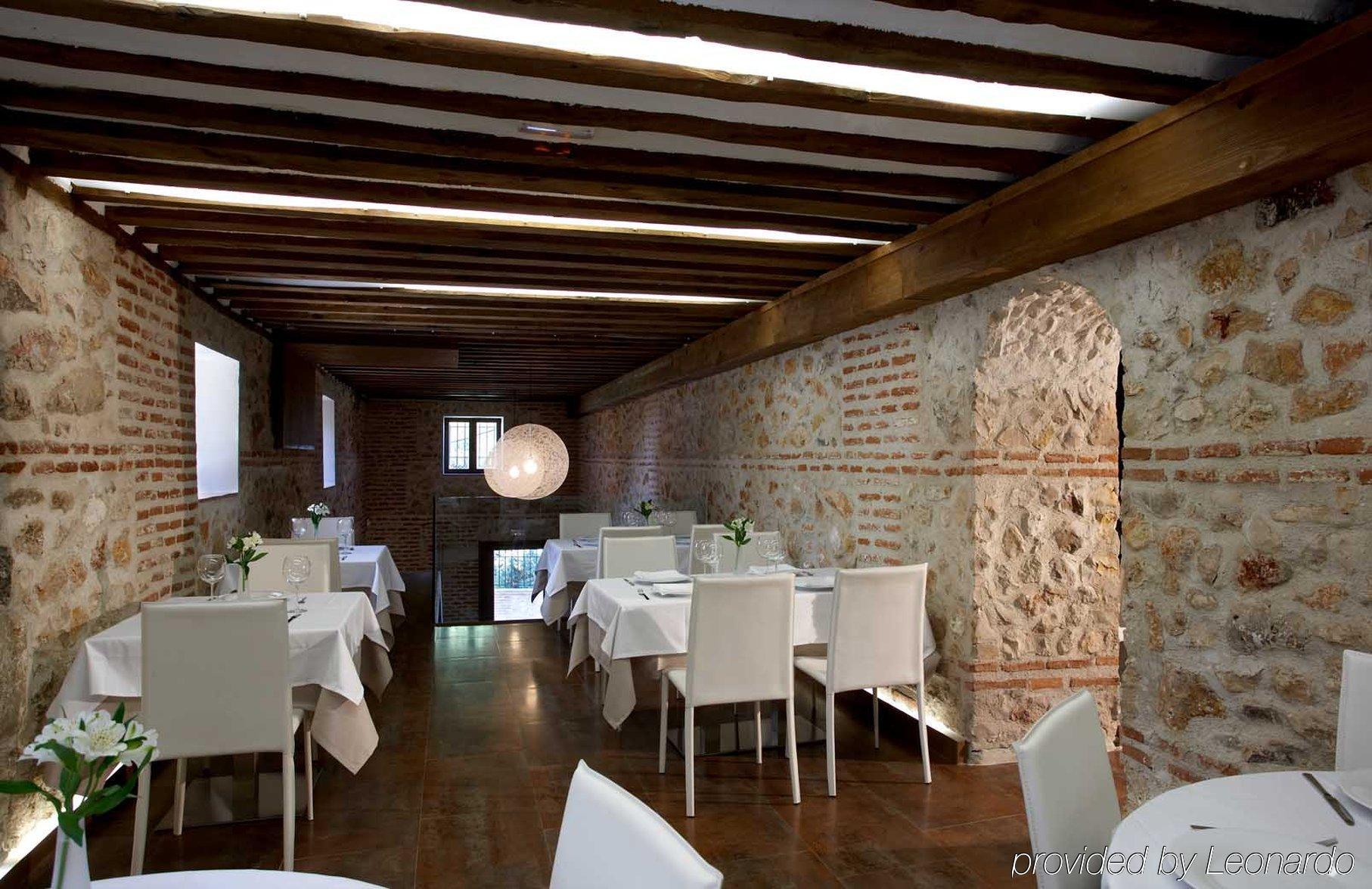 El Pontifical Hotel Santos De La Humosa Restaurant photo